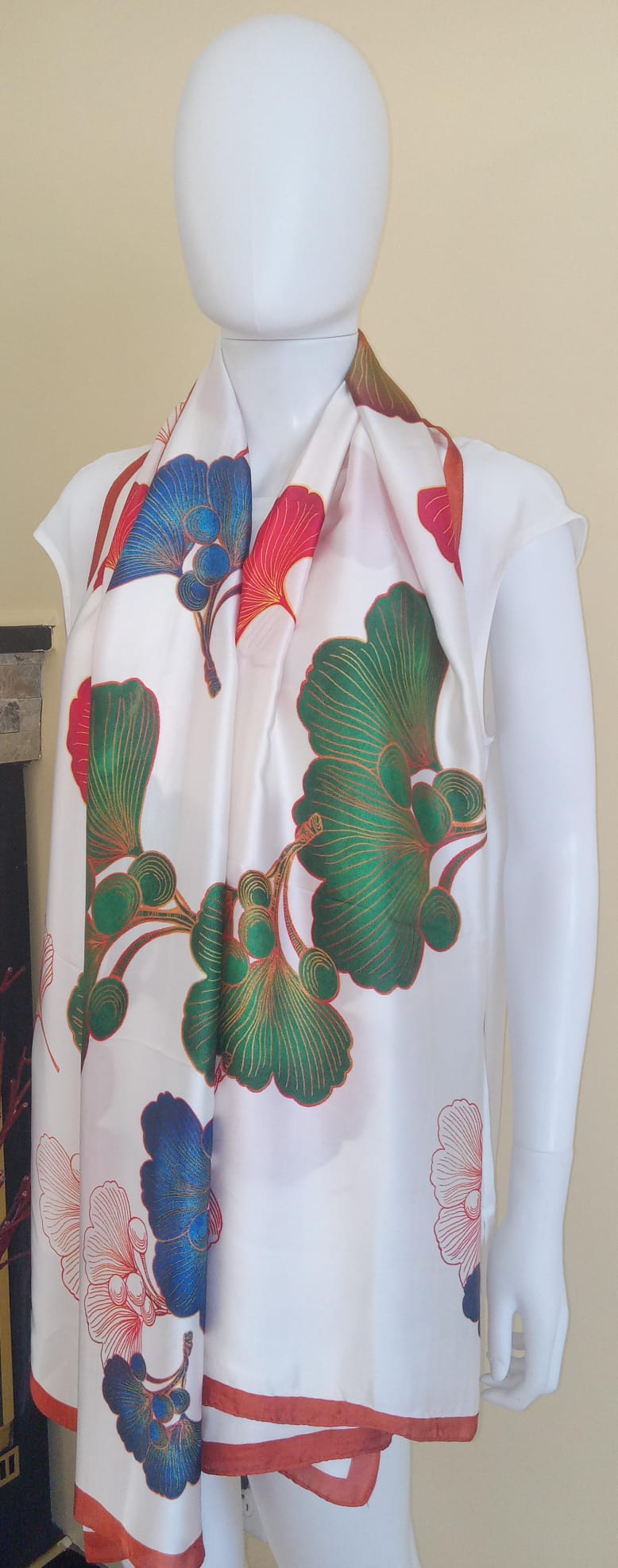 Écharpe en soie sous les tropiques.