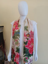 Charger l&#39;image dans la galerie, Écharpe en soie sous les tropiques
