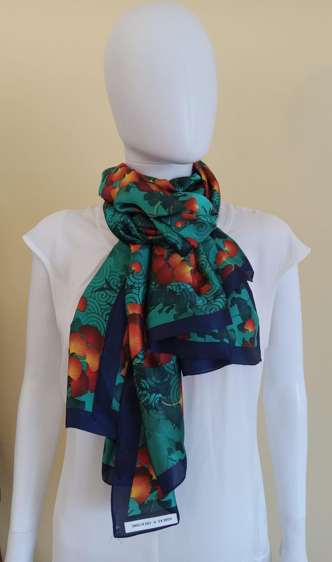 Écharpe en soie sous les tropiques.