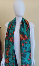Charger l&#39;image dans la galerie, Écharpe en soie sous les tropiques.
