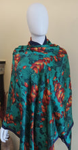 Charger l&#39;image dans la galerie, Écharpe en soie sous les tropiques.
