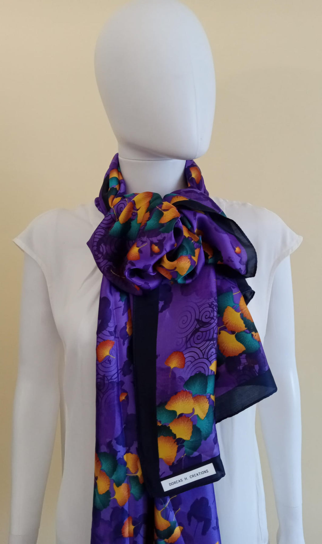 Écharpe en soie sous les tropiques.