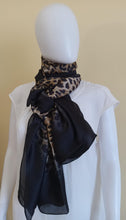 Charger l&#39;image dans la galerie, Écharpe en soie la jungle
