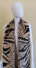 Charger l&#39;image dans la galerie, Écharpe en soie la jungle
