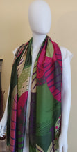 Charger l&#39;image dans la galerie, Écharpe en soie  tropicale.

