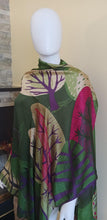 Charger l&#39;image dans la galerie, Écharpe en soie  tropicale.
