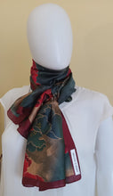 Charger l&#39;image dans la galerie, Écharpe en soie f tropicale .
