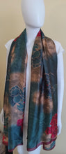 Charger l&#39;image dans la galerie, Écharpe en soie f tropicale .
