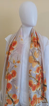 Charger l&#39;image dans la galerie, Écharpe en soie florale

