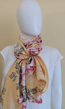 Charger l&#39;image dans la galerie, Écharpe en soie florale.
