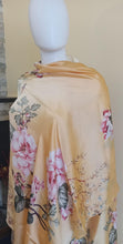 Charger l&#39;image dans la galerie, Écharpe en soie florale.
