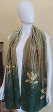 Charger l&#39;image dans la galerie, Écharpe en soie  tropicale.
